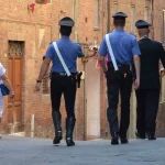 carabinieri che camminano