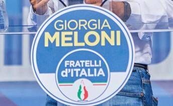 Fratelli d’Italia stabile al 30,5%, Pd cala di mezzo punto: il sondaggio