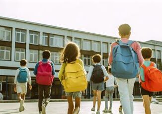 Scuola, per chi suona la campanella? Rientro tra il 5 e il 16 settembre, ma poi arrivano i ponti 1 Scuola per chi suona la campanella Rientro tra il 5 e il 16 settembre ma poi arrivano i ponti