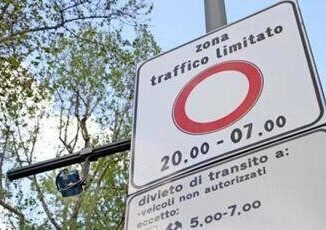 Roma scoperti furbetti della Ztl ecco come truccavano le targhe