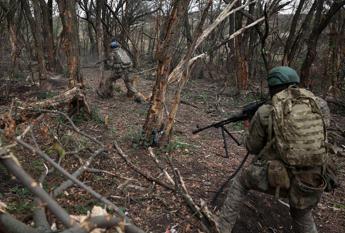 Ucraina, stallo Usa su invio armi preoccupa intelligence: “Senza di noi destinati a sconfitta”