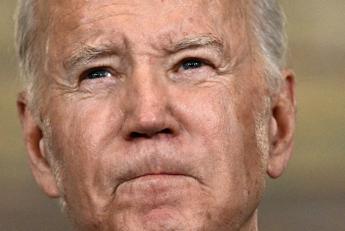 Biden compie 81 anni, l’età diventa il grande tabù della sua campagna