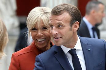 Brigitte Macron si confida: "La storia con Emmanuel? Per me era qualcosa di proibitivo" 1 Brigitte Macron si confida La storia con Emmanuel Per me era qualcosa di proibitivo