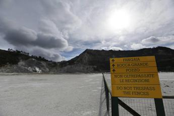 Campi Flegrei, Musumeci: “L’allerta resta gialla, l’arancione non è all’orizzonte”