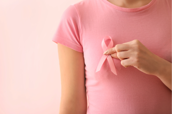 Cancro al seno in donne con protesi mammaria, lo studio: “Sì a ricostruzione immediata”