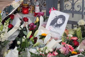"Giulia uccisa in pochi istanti", dalle coltellate alla fuga di Filippo in auto: cosa sappiamo 1 Giulia uccisa in pochi istanti dalle coltellate alla fuga di Filippo in auto cosa sappiamo