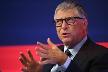 Intelligenza artificiale, nuova profezia di Bill Gates: “Lavoreremo solo 3 giorni a settimana”