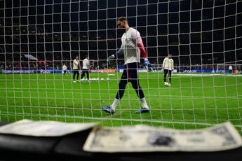 Milan-Psg, Donnarumma accolto con banconote e insulti