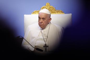 Papa: “Fatico se parlo troppo”. Anche oggi non legge catechesi