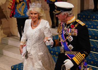 Carlo e Camilla scherzano prima dell’incoronazione: “Posso volare”