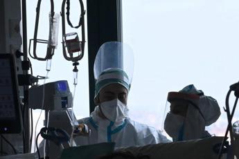 Covid Italia, ricoveri ancora giù: gli ultimi dati