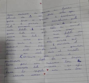 Una delle cuginette di Caivano scrive alla mamma: “Lontana da te mi sento morire”