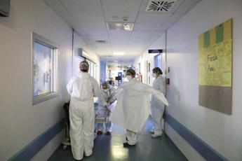 Covid, Oms: “Non sappiamo che danni lascerà tra 5, 10 o 20 anni”