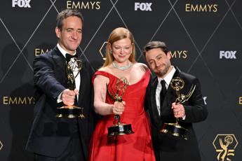 Emmy Awards, ‘Succession’ e ‘The Bear’ le serie tv più premiate