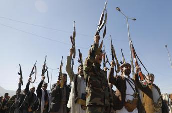 Houthi, presidente agenzia Saba: “Navi militari e commerciali Italia a rischio”