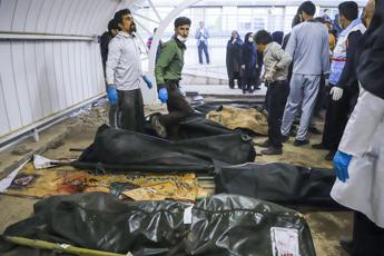 Iran, Raisi accusa: “Israele vuole destabilizzare la regione”. Bilancio strage scende a 84 morti