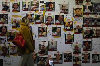Israele-Hamas, la disperazione delle famiglie degli ostaggi: “Speriamo in intervento Blinken”
