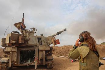 Israele, primi soldati via da Gaza. Hamas propone accordo: bocciato