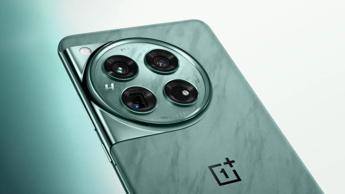 OnePlus 12, Snapdragon 8 Gen 3 sotto i mille euro