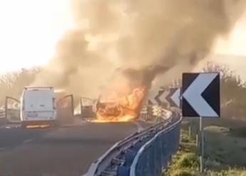 Sassari, assalto a portavalori: sparatoria e fuga dei banditi, 5 feriti