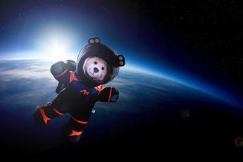 Spazio, l’orsetto spaziale GiGi in volo con l’Axiom 3