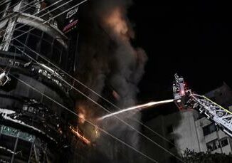 Bangladesh incendio in un palazzo di sette piani a Dacca almeno 44 morti