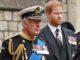 Elisabetta morente Carlo ha mentito a Harry per evitare larrivo di Meghan