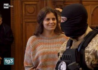 Ilaria Salis protesta delleurodeputata ungherese in Aula E criminale e ha mentito