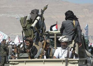Missili Houthi contro nave commerciale nel Mar Rosso