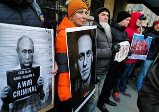 Navalny morto, poche proteste in Russia: scontri e arresti 5 Navalny morto poche proteste in Russia scontri e arresti