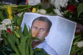 Navalny, ultimatum alla madre: “Accettare funerale segreto”. Lei rifiuta