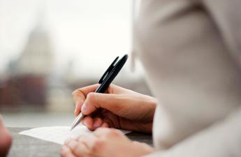 Scrittura a mano a rischio, monito dell’Accademia della Crusca