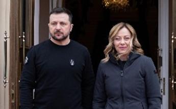 Ucraina, Meloni porta in dote a Kiev accordo su sicurezza: “Non siete soli”