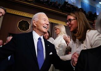 Biden e le battute sull'età durante il suo discorso: "Sono in giro da un po'..." 4 Biden e le battute sulleta durante il suo discorso Sono in giro da un po