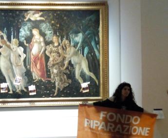 Firenze, blitz di Ultima generazione agli Uffizi