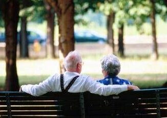 Rallenta laspettativa di vita in Europa italiani meno longevi di 036 anni