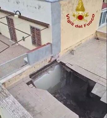 Roma, crolla solaio albergo dismesso a Ostia