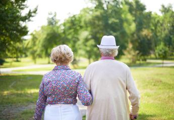 Salute: il matrimonio fa invecchiare al meglio l’uomo (non la donna)