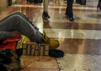 Sarzana, 16enne colpisce con una spranga clochard vicino stazione a Sarzana 4 Sarzana 16enne colpisce con una spranga clochard vicino stazione a Sarzana