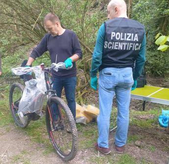 Cadavere nel parco a Bologna, avv.: “aspettiamo perizia legale ma non può essere suicidio”