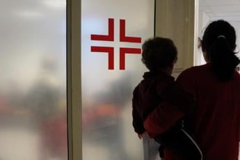 Indagine Altroconsumo, ‘liste d’attesa Ssn incubo per 9 italiani su 10’