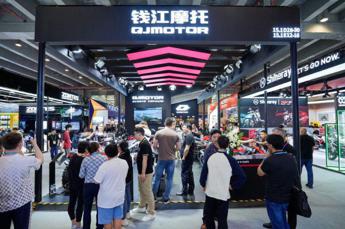 La scelta di viaggiare per il mondo QJMOTOR presente con tutte le sue motociclette alla fiera di Canton