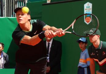 Sinner battuto da Tsitsipas, Jannik sconfitto in semifinale Montecarlo