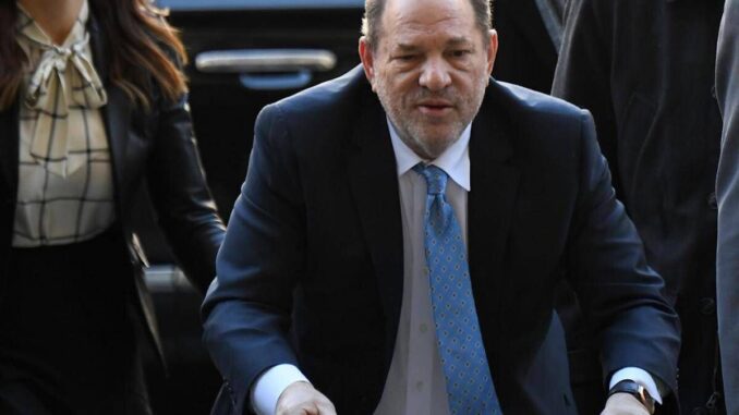 Weinstein condannato per aggressione sessuale, no verdetto su stupro