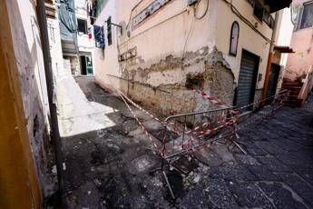 Campi Flegrei Musumeci Non si doveva edificare. A rischio 100mila persone