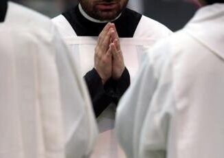 Sacerdoti commissionano rapina per nascondere un ricatto sessuale 3 arresti