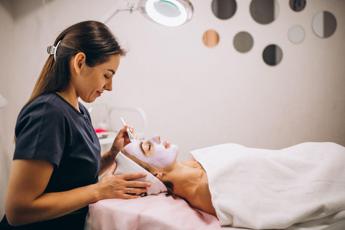 Bellezza ed estetica, una passione tutta italiana: non ci si rinuncia nemmeno in vacanza