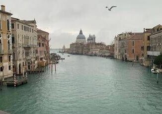 Casa una famiglia media con proprio reddito annuale potrebbe acquistare 18 metri quadrati