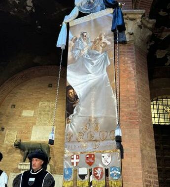 Palio di Siena svelato il Drappellone del 2 luglio