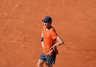 Sinner battuto in semifinale Roland Garros, Alcaraz vince in 5 set 3 Sinner battuto in semifinale Roland Garros Alcaraz vince in 5 set